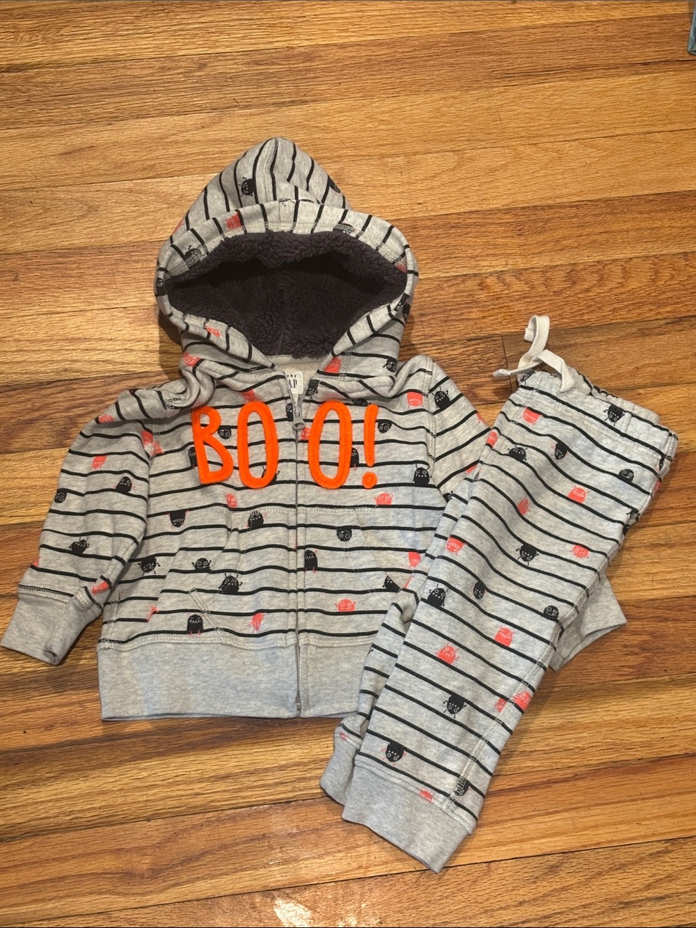 Grey Striped Halloween Hoodie & Jogger Set - Kids Gap 12-18 months